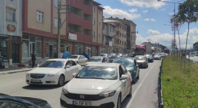 Erzurum - Erzincan yolunda bayram yoğunluğu